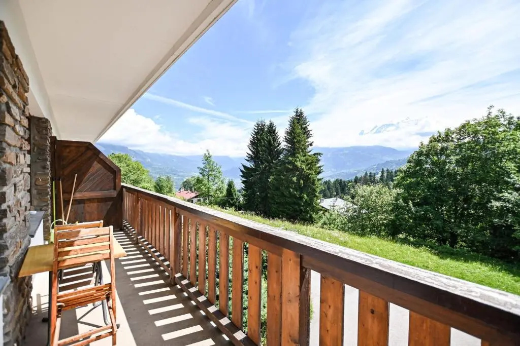 47 M With Balcony View On The Mont Blanc