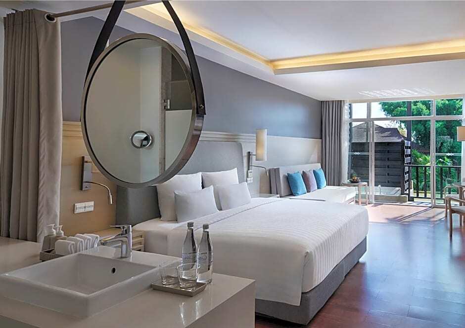 Двухместный семейный номер Deluxe с балконом двуспальная кровать в Pullman Phuket Panwa Beach Resort