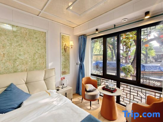 Standard Double room with river view (full double bed)