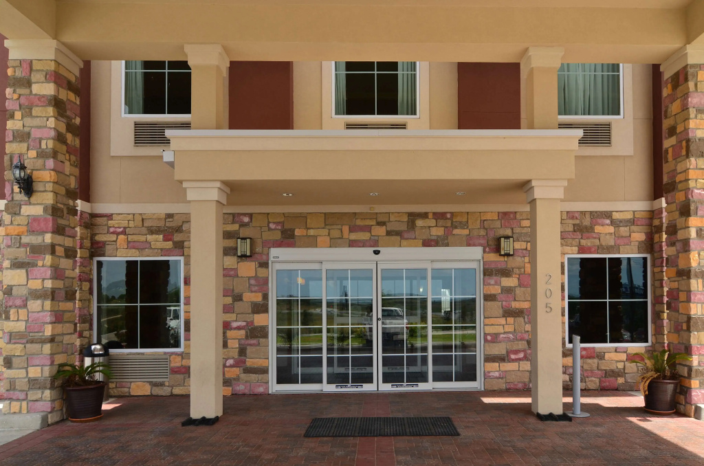 Best Western Plus Kenedy Inn