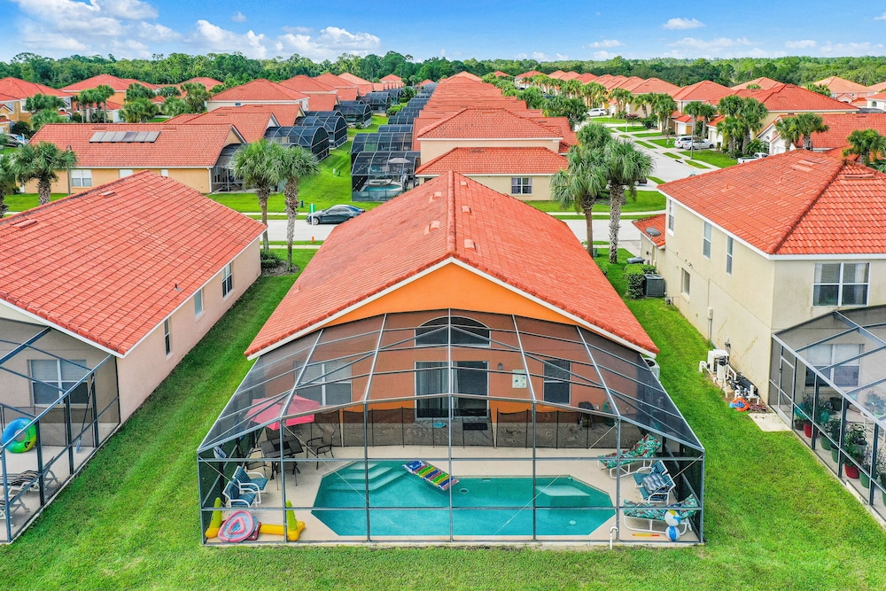 Dog-friendly Home With Private Outdoor Pool, High-speed Wifi, and Central AC