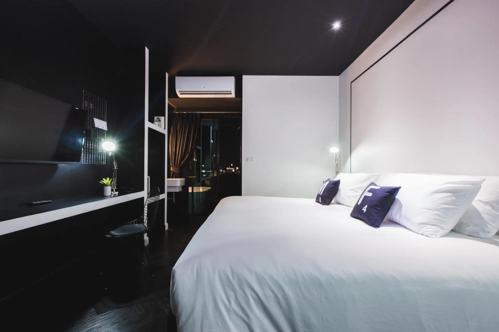 Blu Monkey Hub and Hotel Phuket — фото