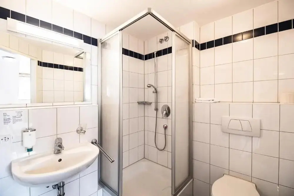 Standard Triple room with city view