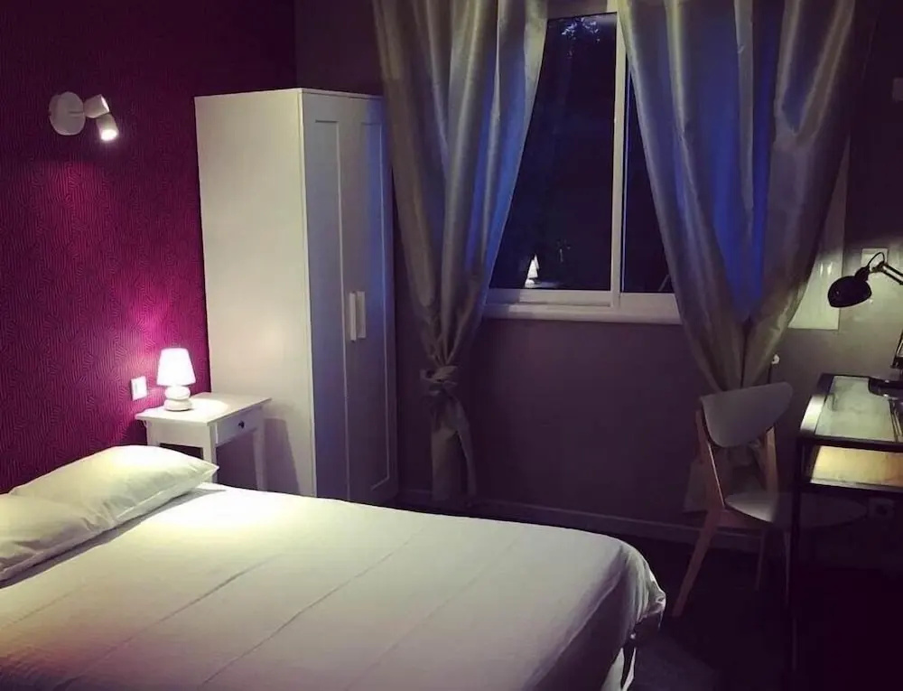 Superior Double room with lake view (full double bed)