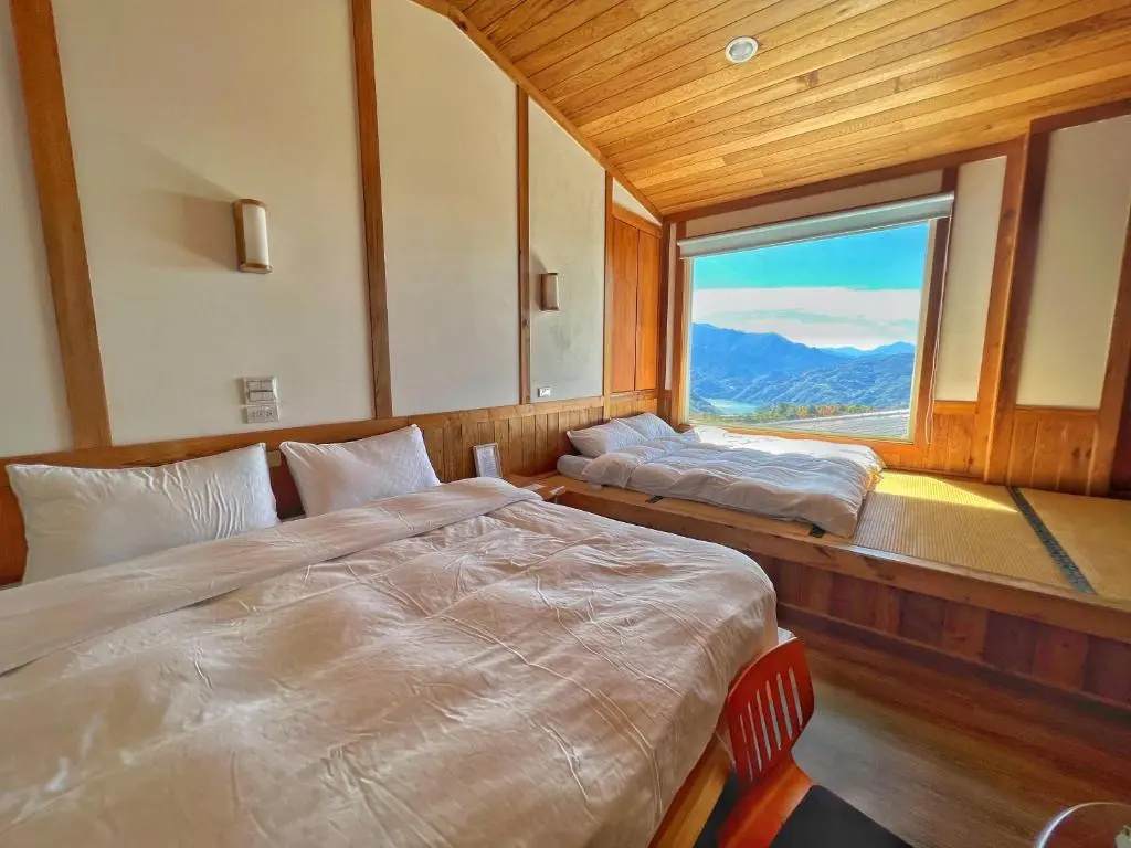 Standard Family room with lake view