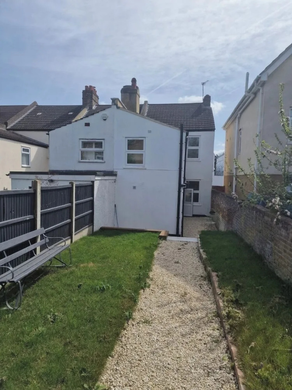 Spacious London 3 bedroom Garden House
