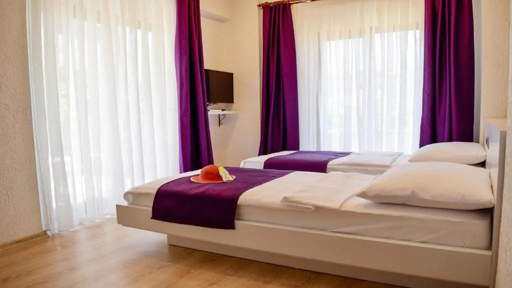 Standard Double room with garden view (full double bed)