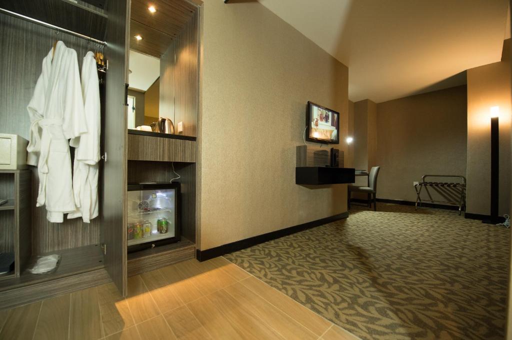 Grand Alora Hotel