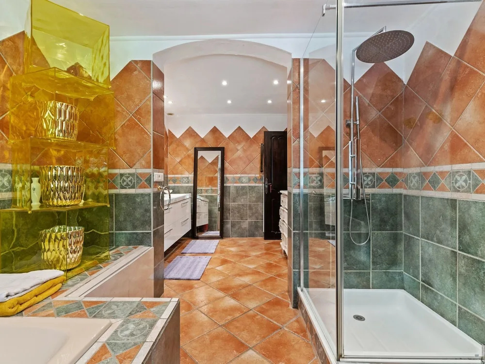 Afficher la photo 8 — Unparalleled Combination of Nature and Water in This House on the Côte Bleue