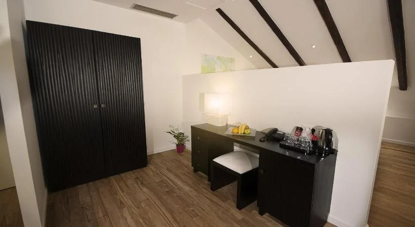 Dolphin Suites Hotel - Général