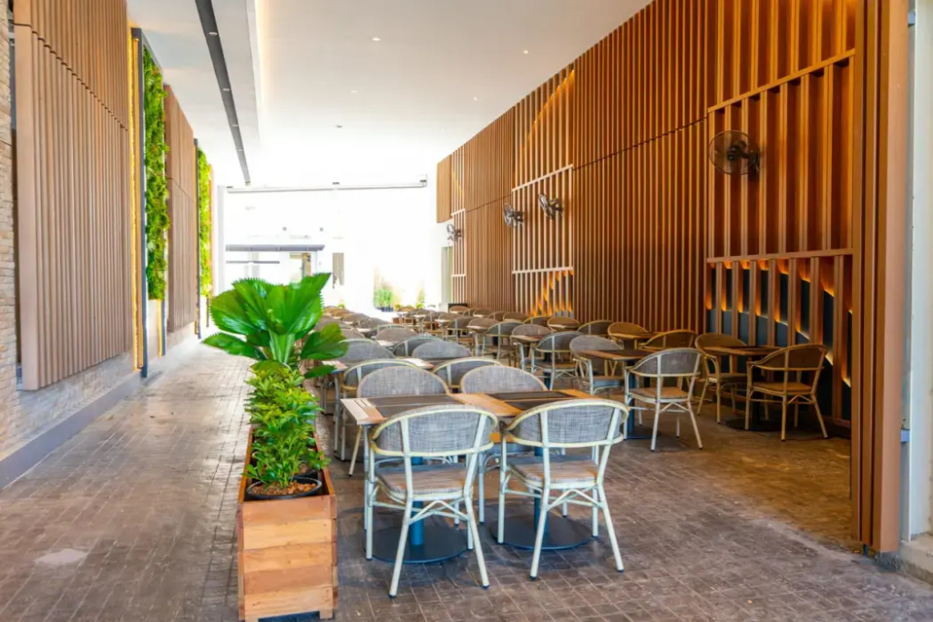 Food & Beverage