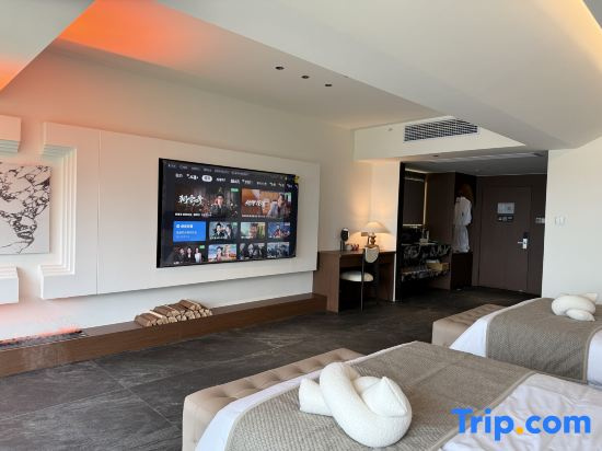 Standard room with river view