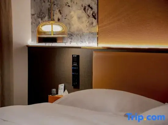 Deluxe Double room (full double bed)
