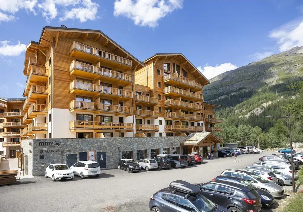 Apartment in Tignes With Slope Access & Spa