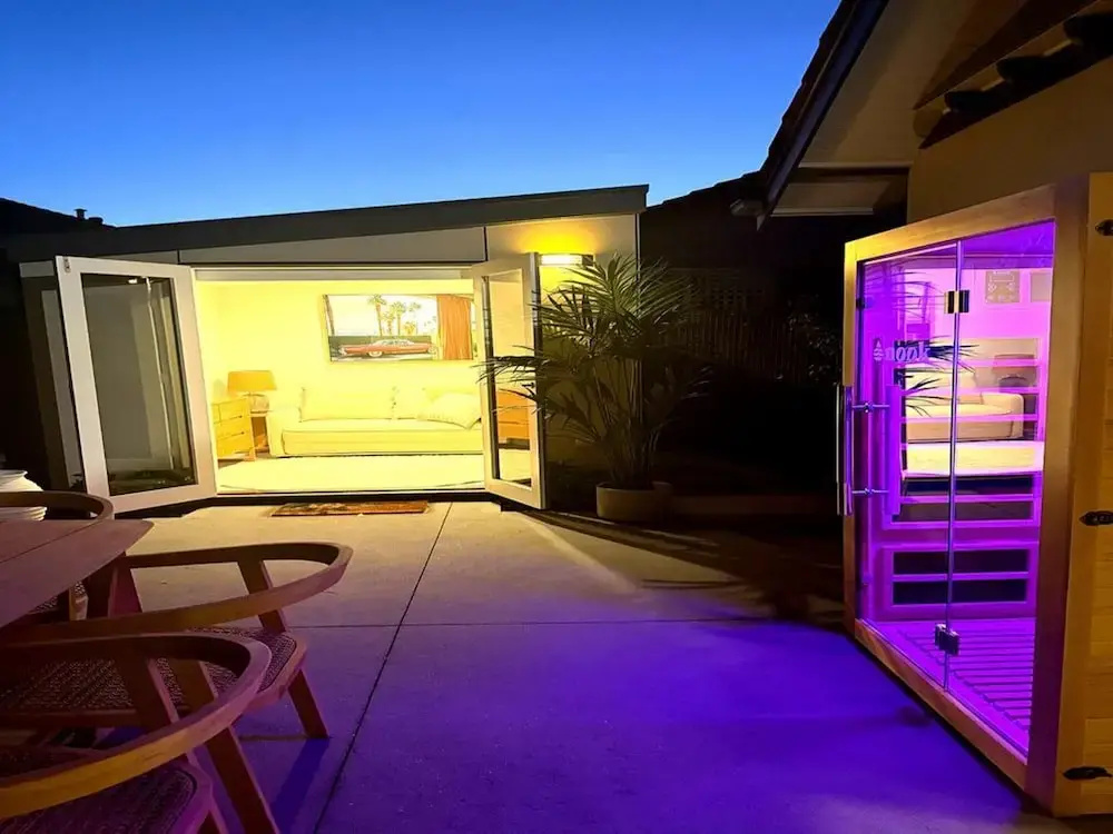 Wellness Escape: 1-bed Home + Studio & Sauna