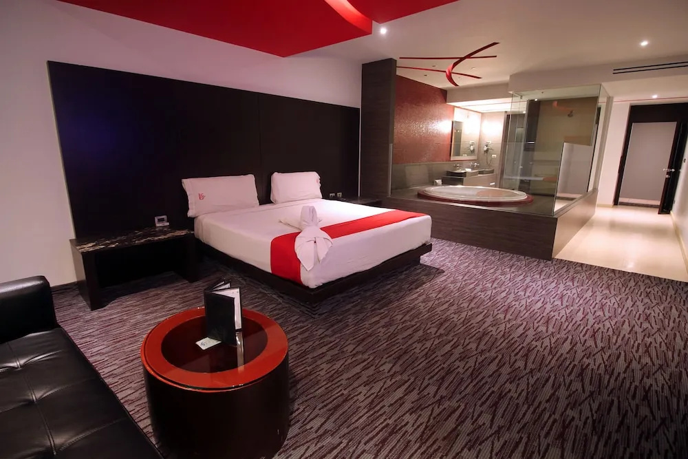 Double Suite (full double bed)