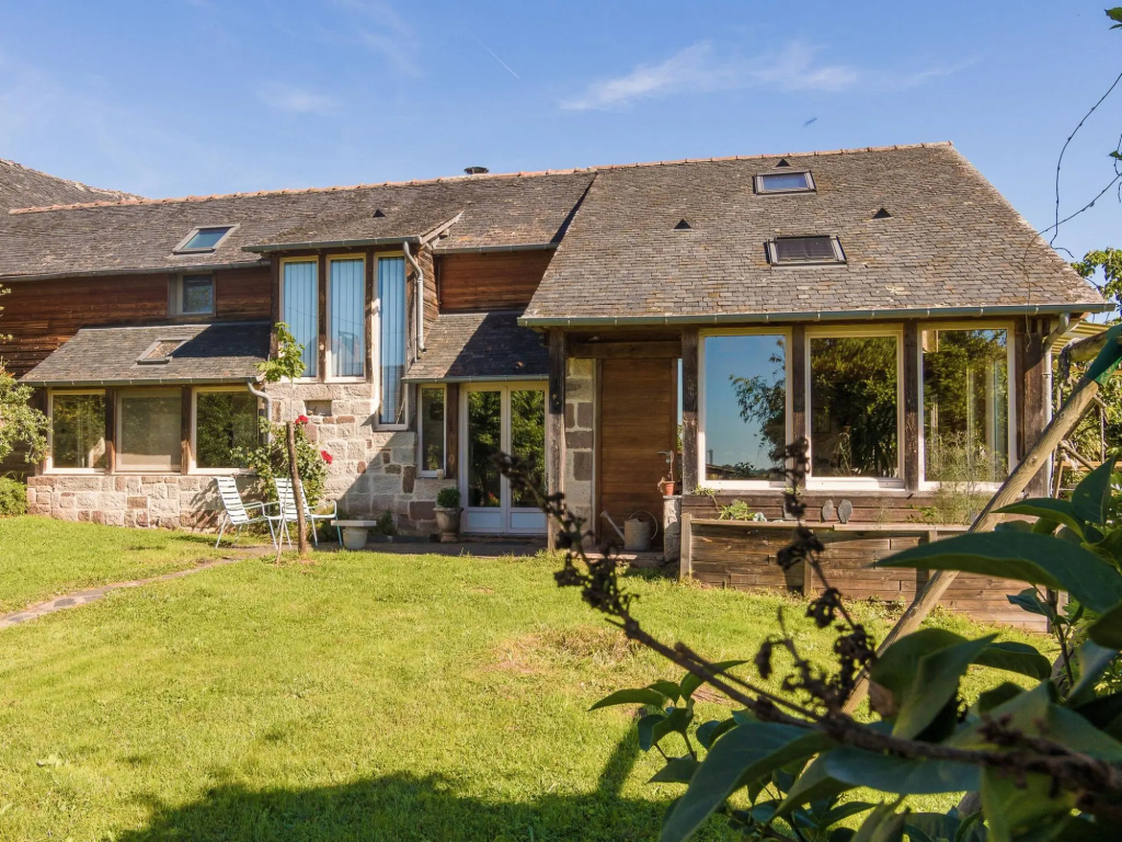 Classy Holiday Home in Saint Bonnet la Riviére With Garden