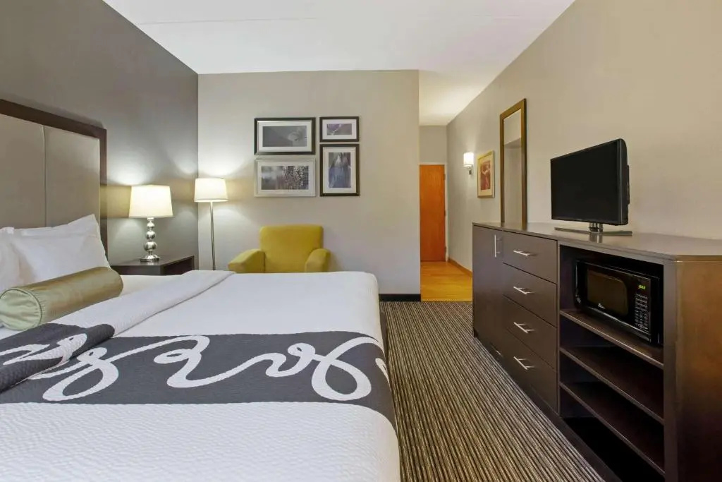 La Quinta Inn & Suites by Wyndham Detroit Metro Airport - Chambres