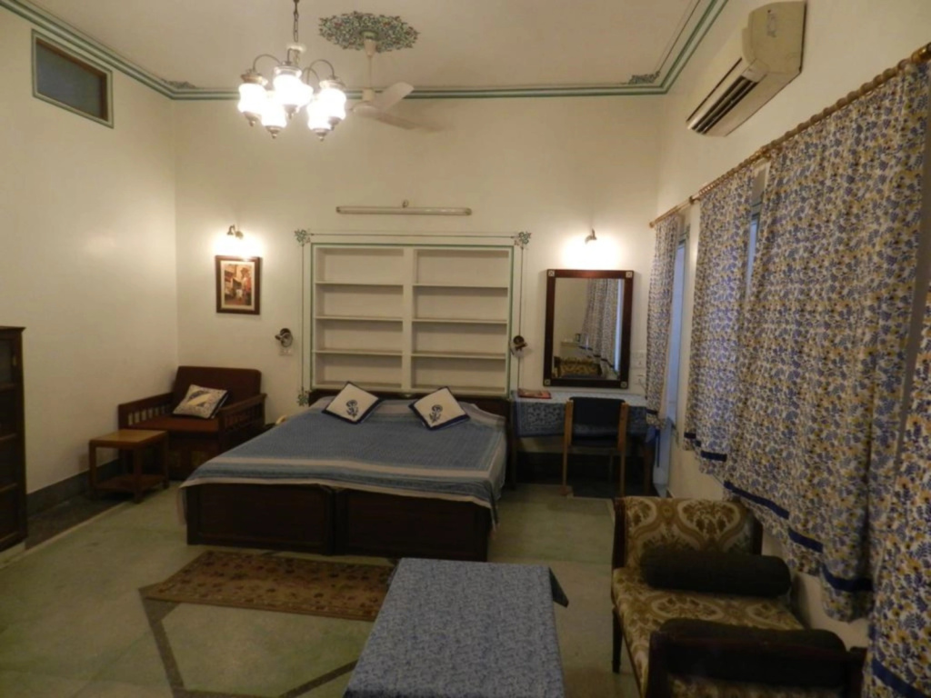 Deluxe Double room (full double bed)