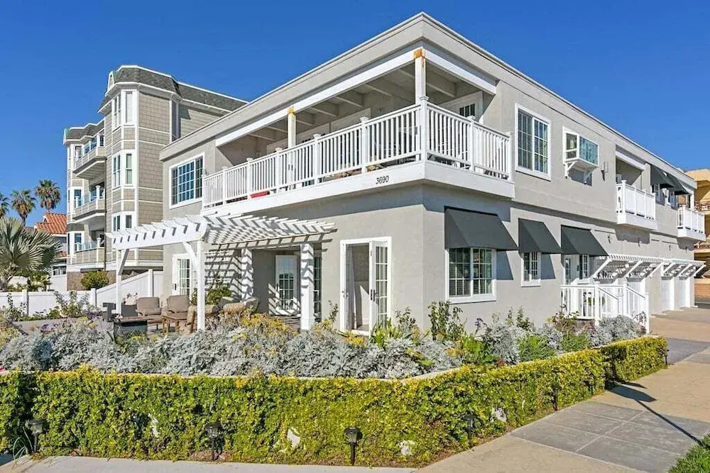 3690 Carlsbad Boulevard - Unit B