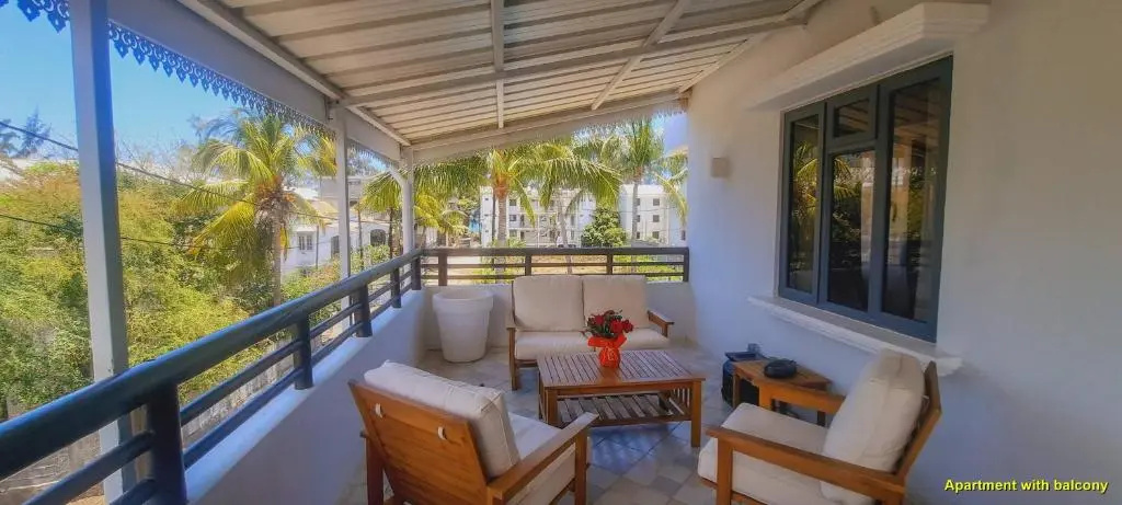 LUXURY BRAND NEW apartment - Excellent location 50m from the beach, restaurants, bars, shops