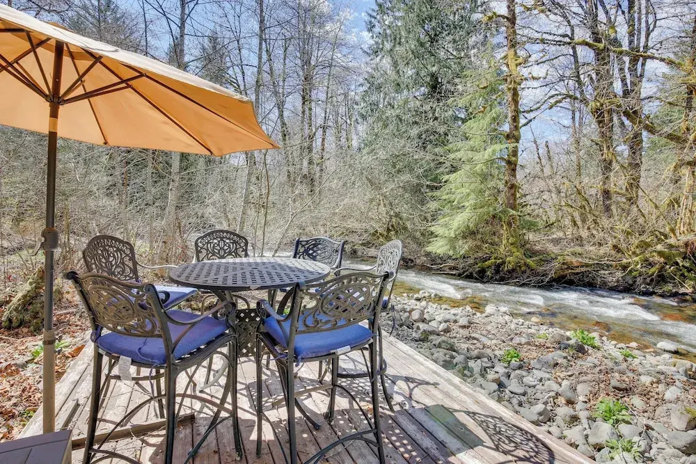 Peaceful Rhododendron Cabin w/ Fire Pit & Hot Tub!