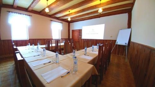 Pod Hradom Restaurant & Pension