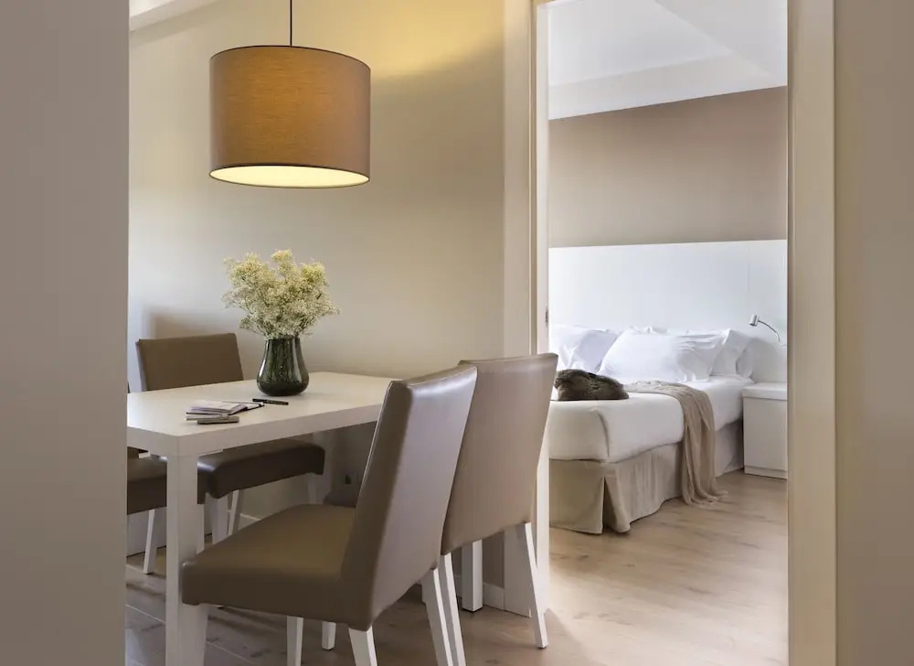 Suite with city view