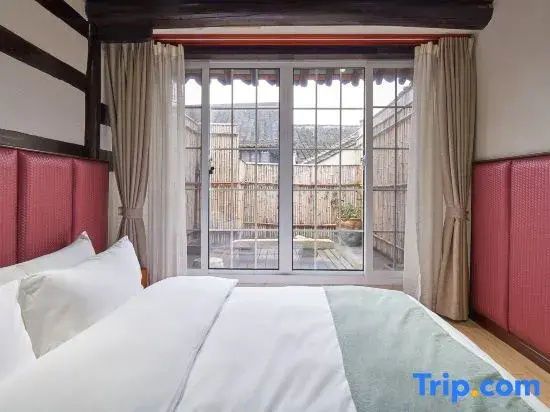 Standard Duplex room with view