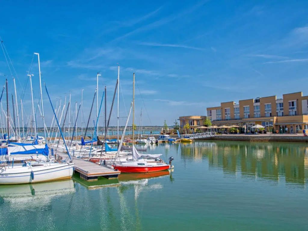 Beach & Waterfront