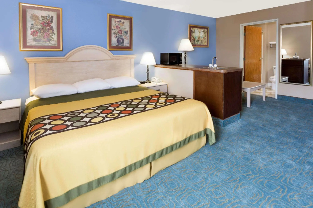 Double Suite (full double bed)