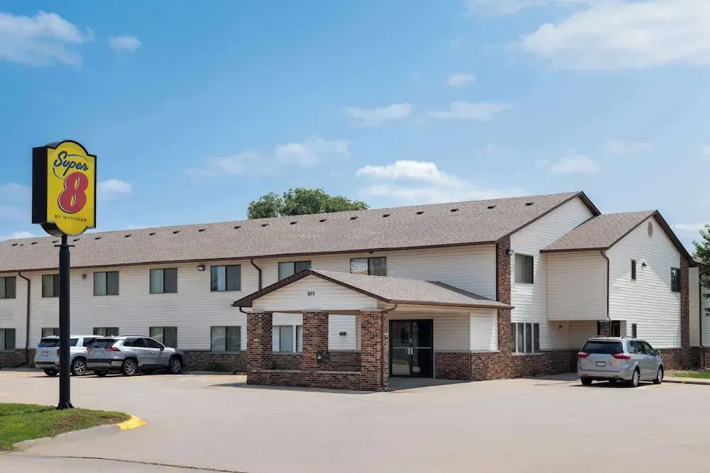 Super 8 Dyersville
