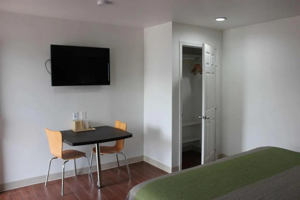 Deluxe Double room (full double bed)
