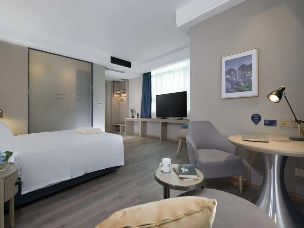 Standard Double room with view (full double bed)