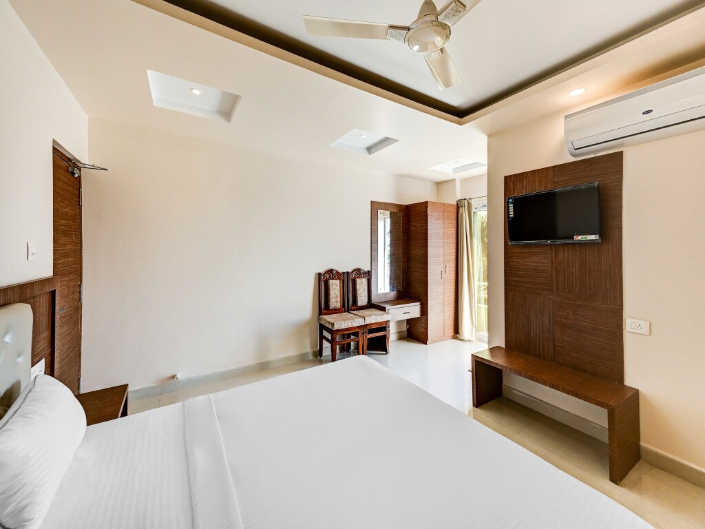 Номер Deluxe в Capital O 86823 Hotel Subhadarsan