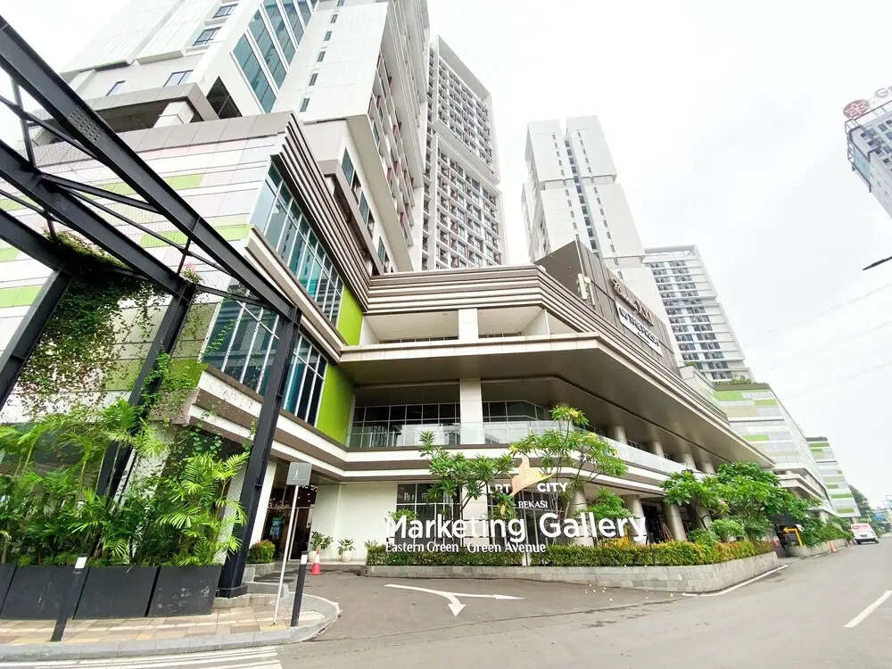 White Toned Studio At Lrt City Bekasi Apartment