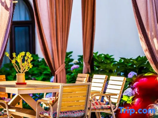 Niuniu Residence｜600 French Garden· Cloud View Sunset Terrace B&B (Bagua City)
