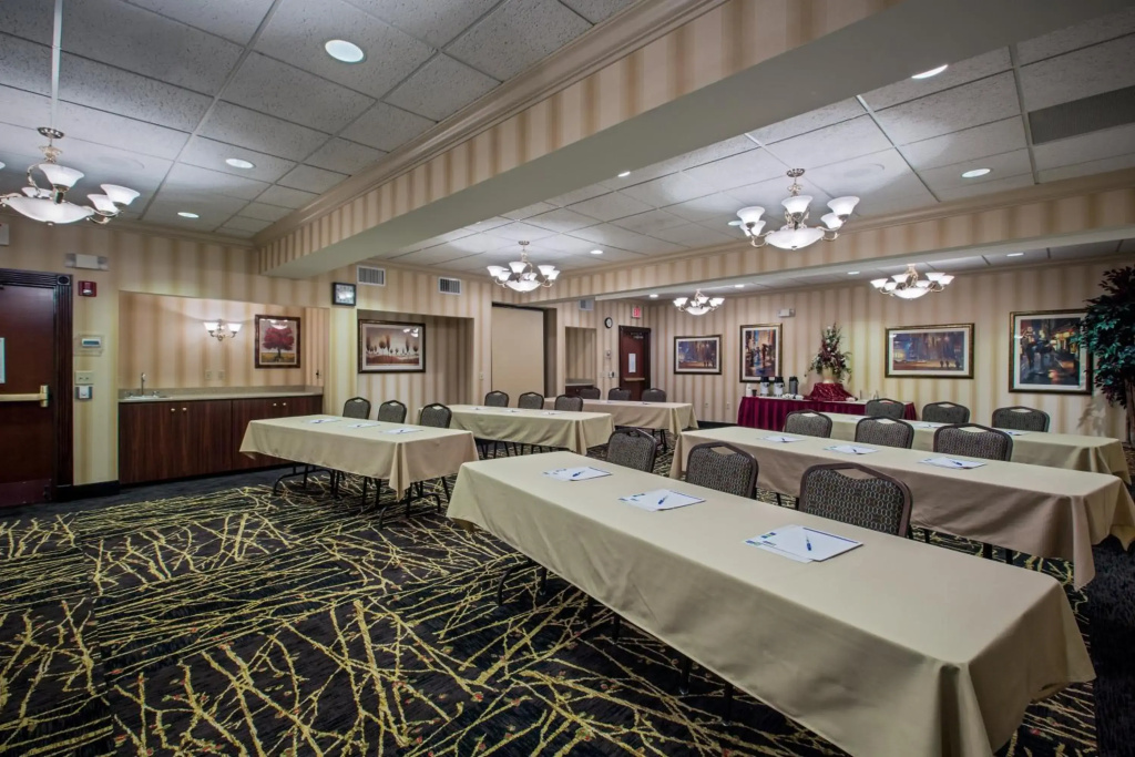 Holiday Inn Express & Suites Youngstown N (Warren/Niles) by IHG - фото 20