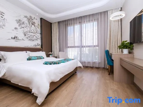 Superior Double room with city view (full double bed)