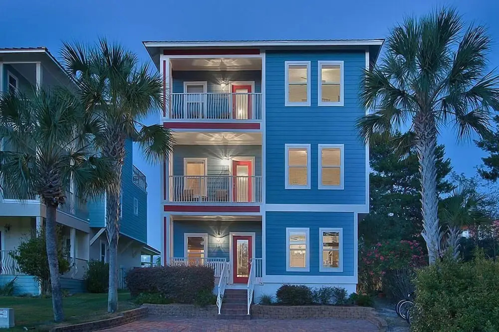 LIVIN THE DREAM 4 Bedroom Holiday Home by Five Star Properties