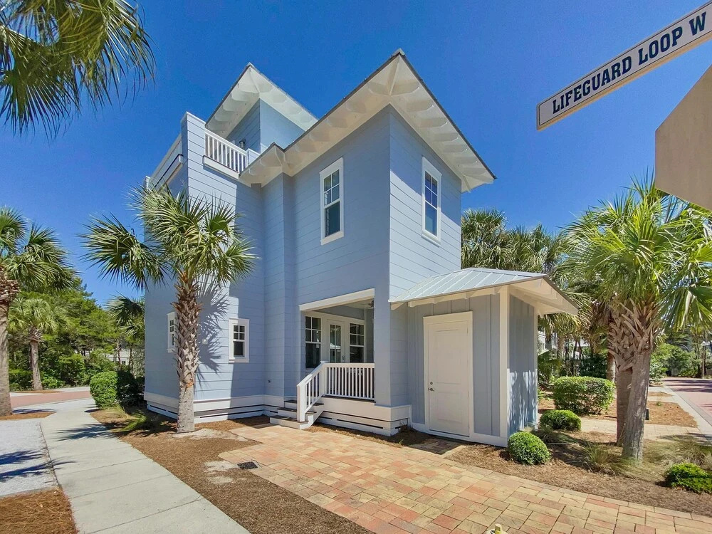 Happy House 4 Bedroom Home by Redawning