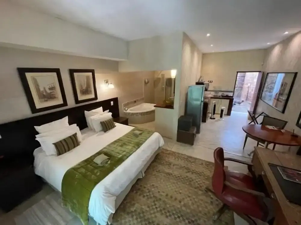 Deluxe Double room with garden view (full double bed)