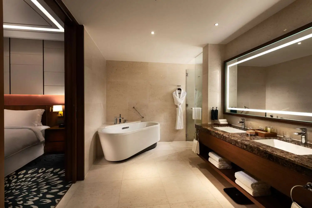 Suite with balcony