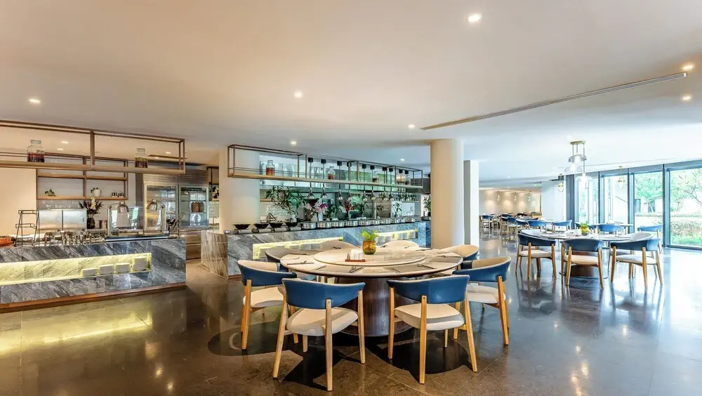 Food & Beverage