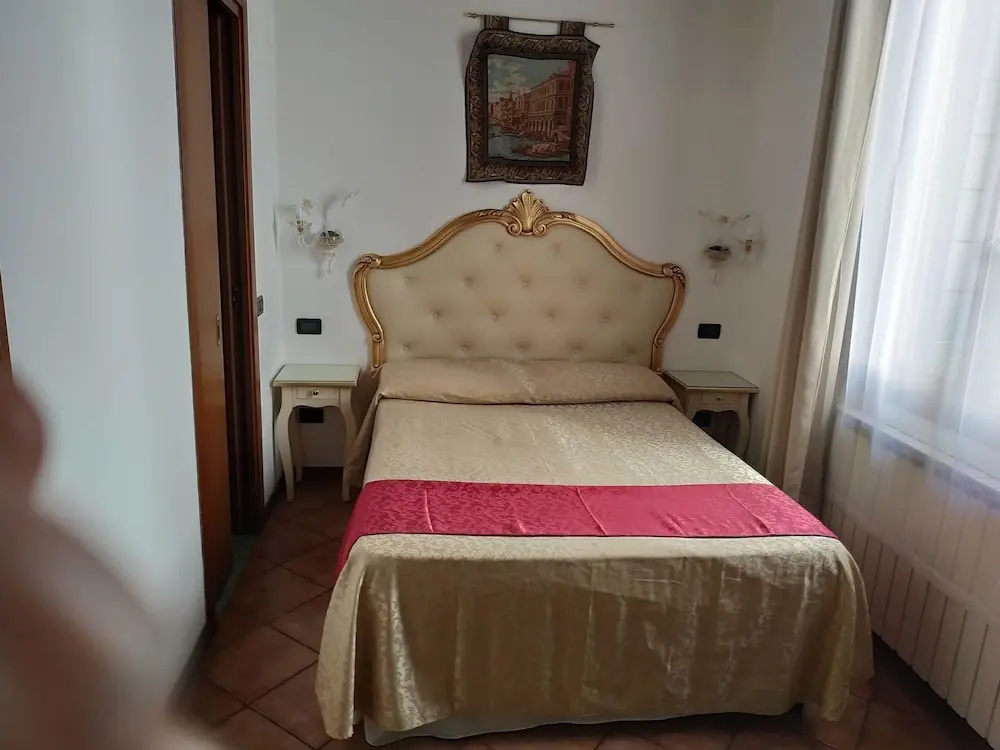 Classic Double room (full double bed)