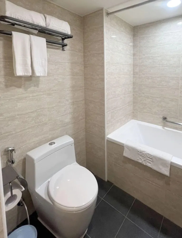 Deluxe Double room (full double bed)