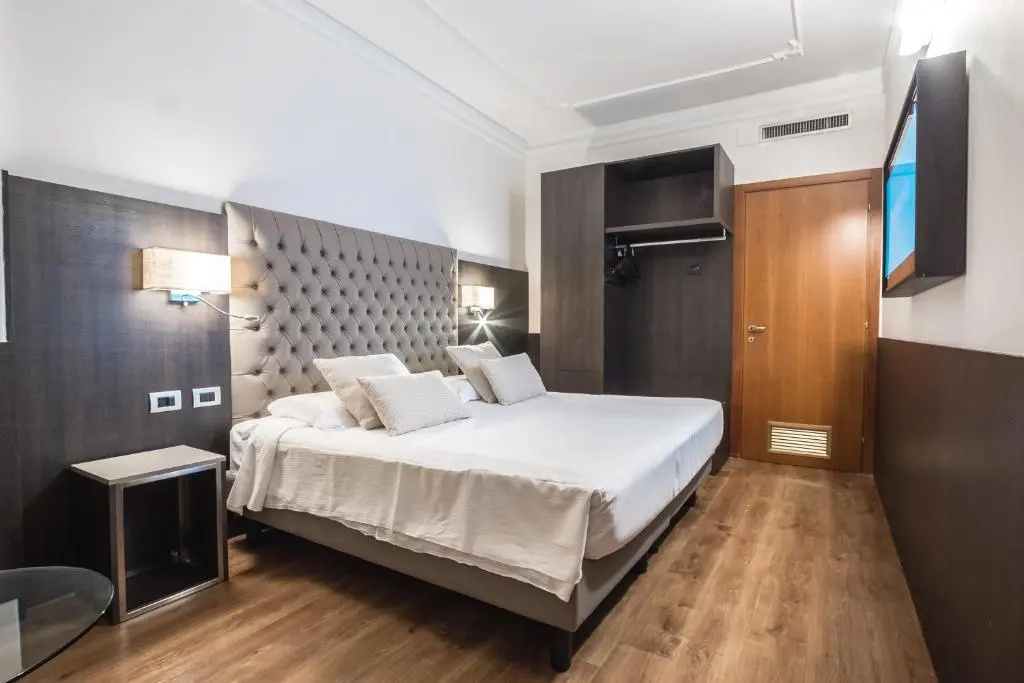 Double room (full double bed)