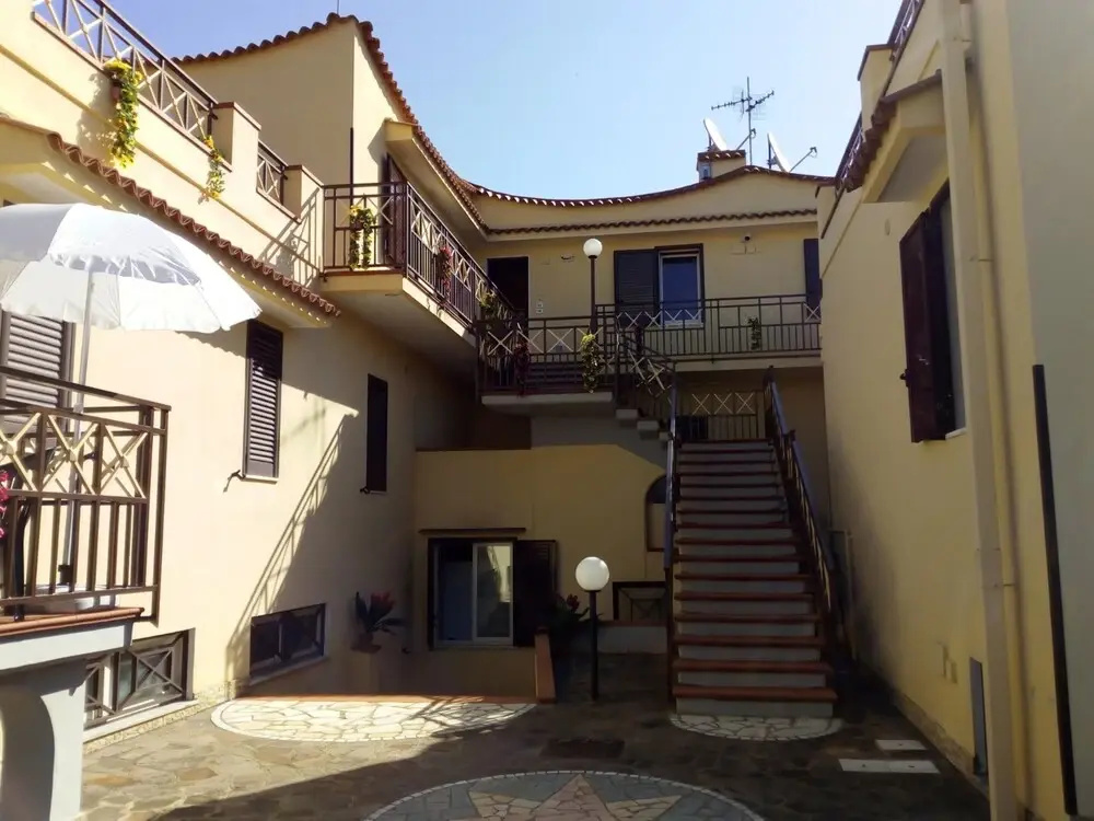 Apartment With one Bedroom in Capaccio-paestum, With Enclosed Garden and Wifi - 300 m From the Beach