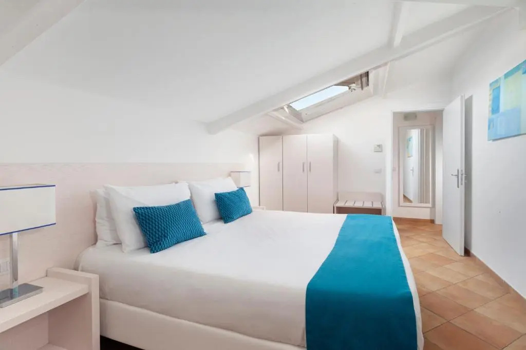 3 Bedrooms Apartment