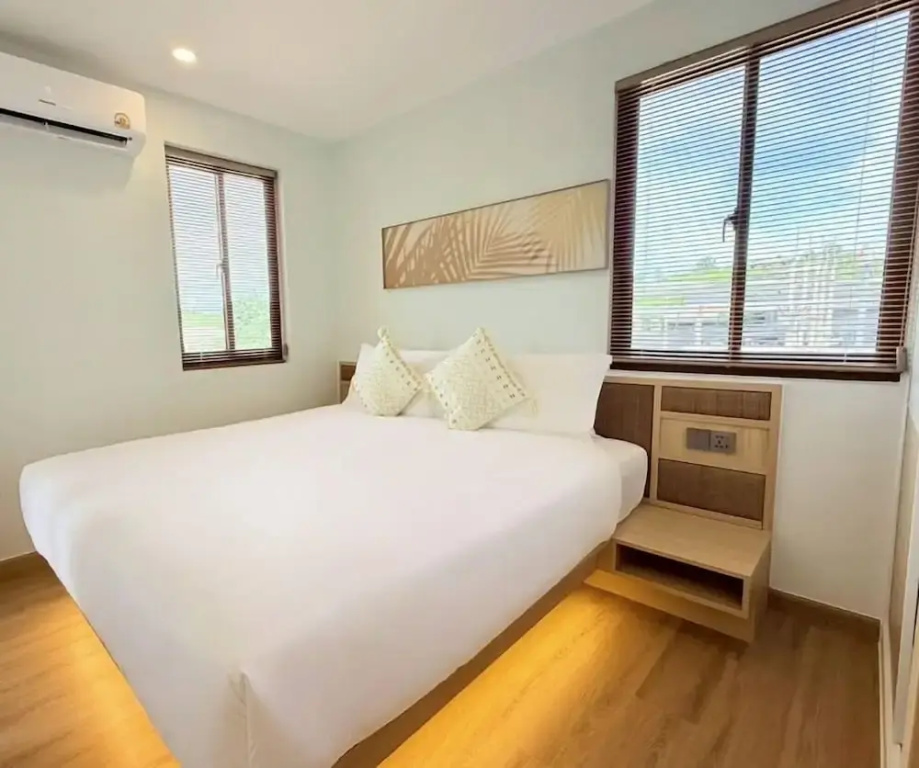 Deluxe Double Suite with balcony (full double bed)